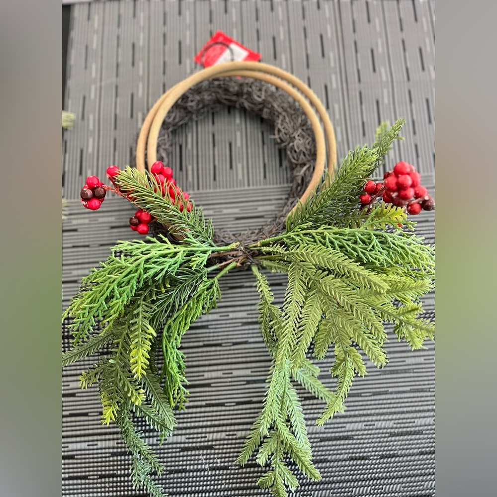Ashland 8in Green and Red Holiday Wreath